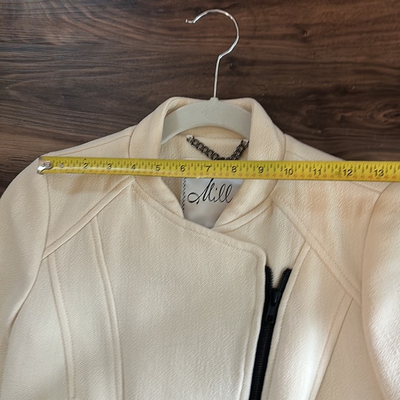Milly cream cropped crepe jacket coat with very cool sleeve zippers - Picture 15 of 17